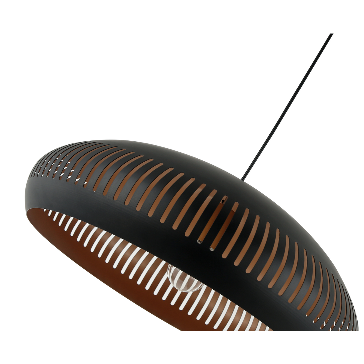 De zwarte Strisce hanglamp geeft een industriële touch aan je interieur.