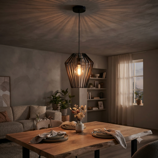 Moderne zwarte hanglamp Tavola geeft een sfeervolle uitstraling aan jouw interieur. Perfect voor boven de eettafel!