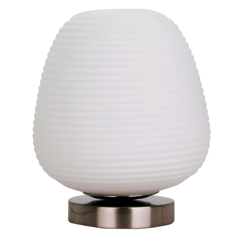 Deze elegante tafellamp in zilver en transparant glas voegt een moderne uitstraling toe aan jouw interieur.