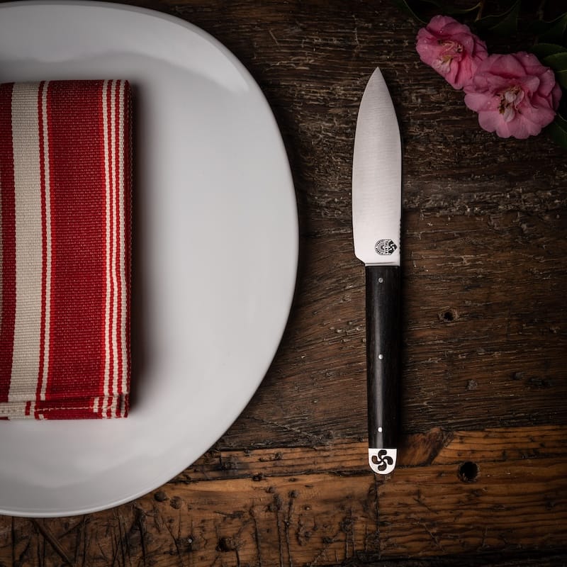 Le couteau basque de table-l'authentique couteau basque traditionnel pour la table.