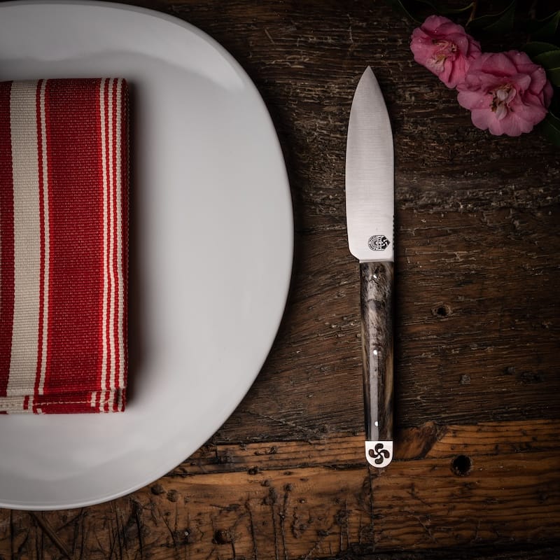 Le couteau basque de table-l'authentique couteau basque traditionnel pour la table.