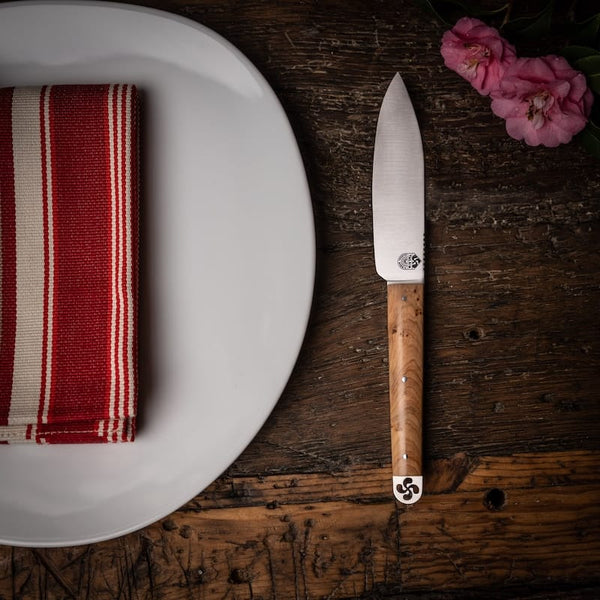 Le couteau basque de table-l'authentique couteau basque traditionnel pour la table.