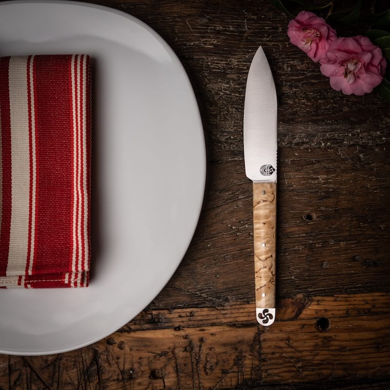 Le couteau basque de table-l'authentique couteau basque traditionnel pour la table.