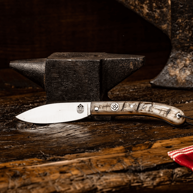 NAFARROA - Le couteau basque de poche traditionnel et artisanal en corne de manech