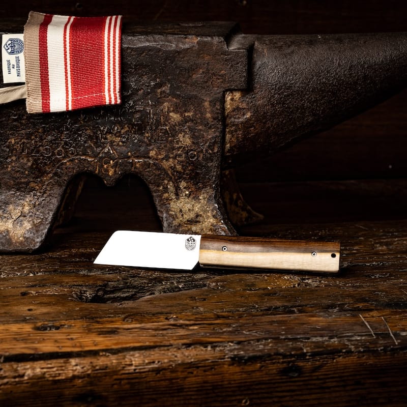 couteau basque handia pistachier