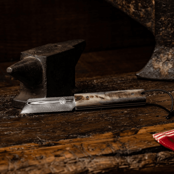 couteau-basque-mini-handia-coutellerie-basque-traditionnel-artisanal-lame-damas-acier-inox-corne-de-manech