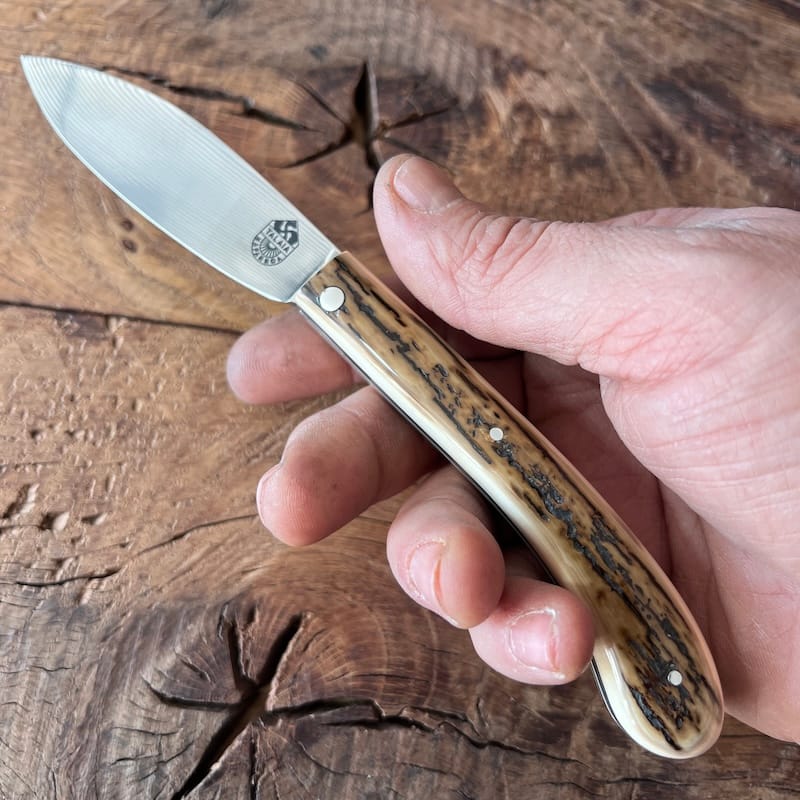 couteau basque nafarroa en ivoire de mammouth et lame damas inoxydable
