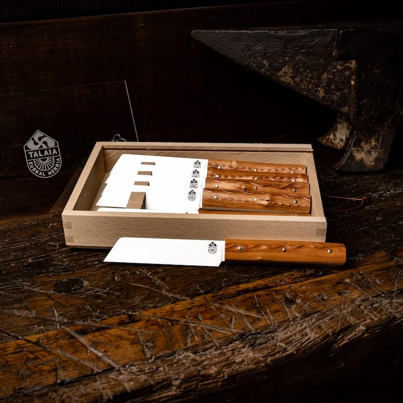 couteau basque table mahaia neflier 