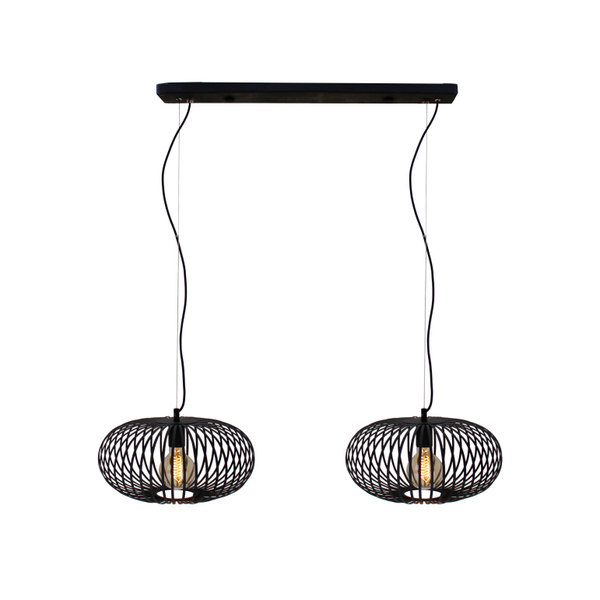 Industriële hanglamp Curvato in stijlvol zwart. Perfect voor een vleugje sfeer boven de eettafel of in de woonkamer.