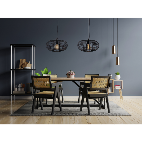 De Curvato hanglamp in zwart voegt een industrieel accent toe aan je interieur. Perfect voor een stijlvolle ambiance.