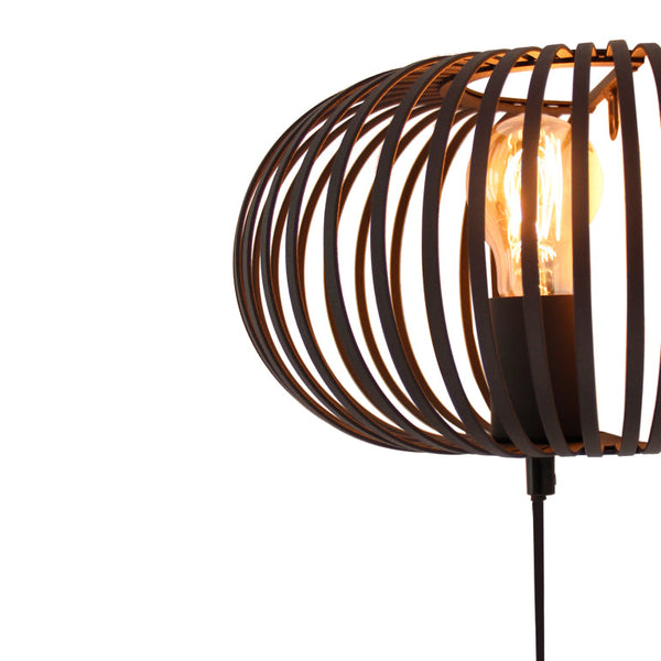 De zwarte Curvato wandlamp geeft een industriële flair aan je interieur. Perfect voor sfeervolle verlichting in elke ruimte.