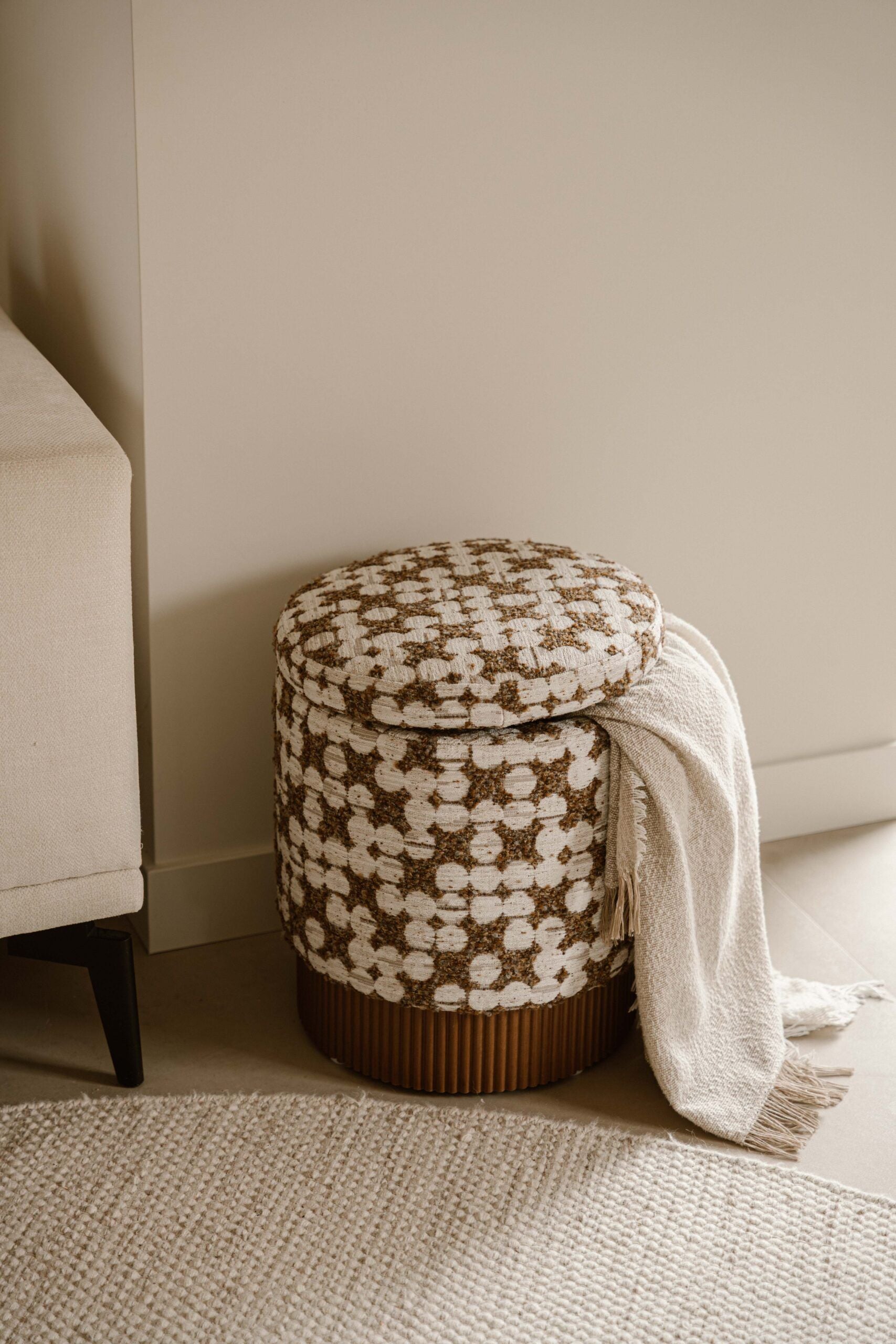 Indore Home - Saar - Poef - Ottomaans - Opbergruimte - Bruin - Beige (1 week levertijd!!)