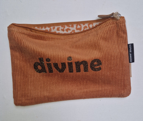 Flat velvet pouch with sequins