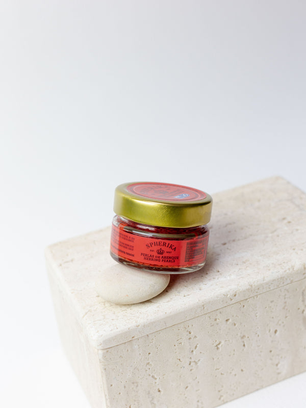 esferas rojas de arenque ahumado