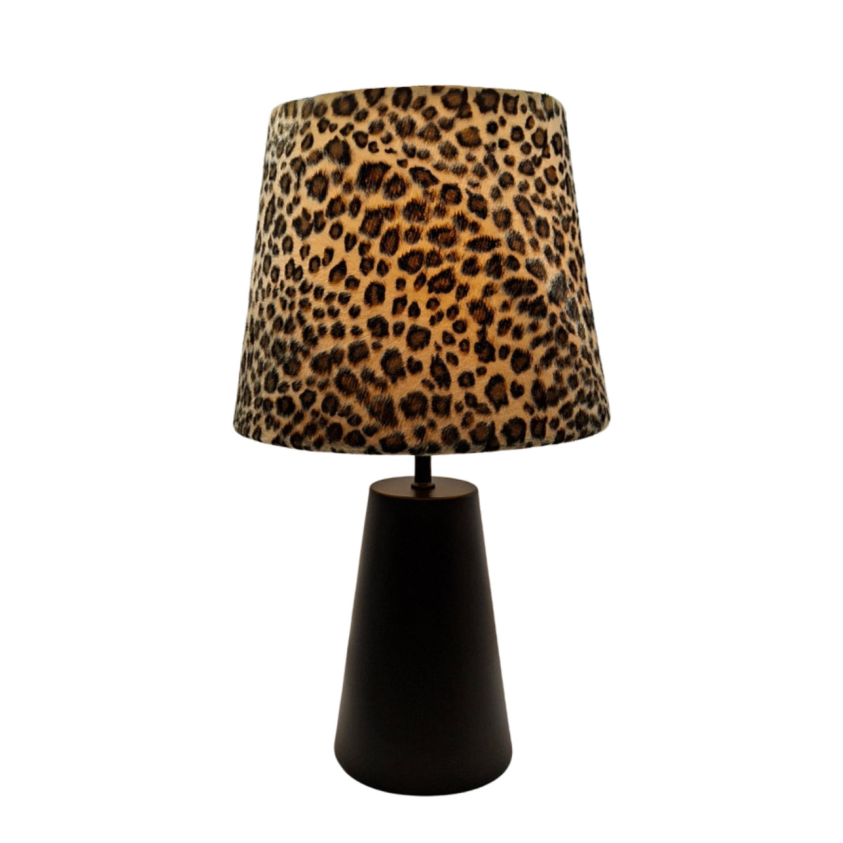 Deze zwarte lampenvoet van 22 cm geeft een tijdloze uitstraling aan je interieur. Perfect voor het creëren van sfeer.