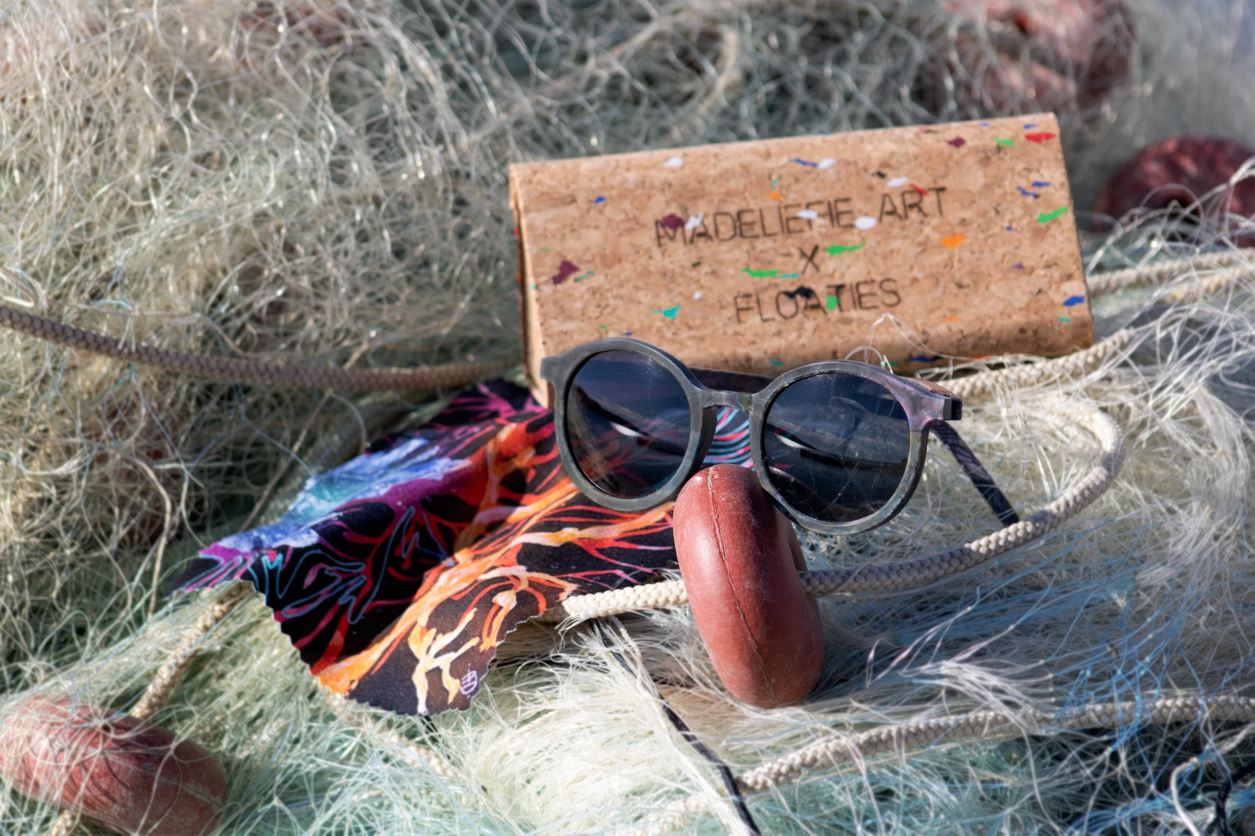 Floaties x Madeliefie art sunglasses, polarized black