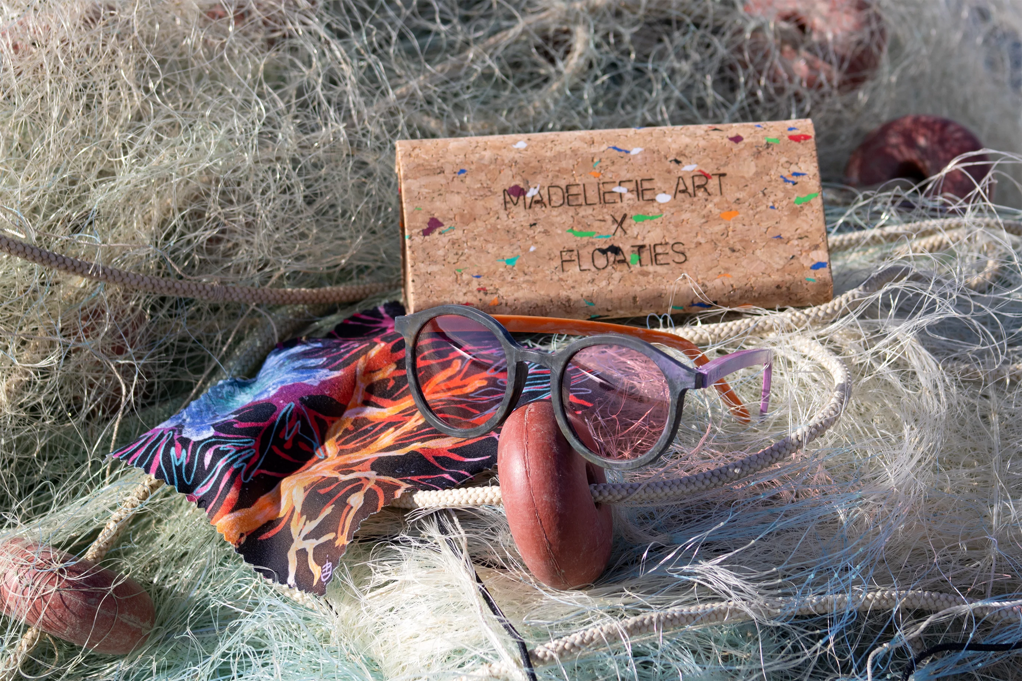 Floaties x Madeliefie kunstzonnebrillen, gekleurd roze