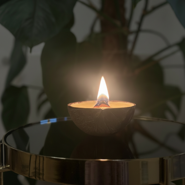 Wood wick scented candle in a coconut shell.  Beeswax & Coconut Wax - CocoBee.