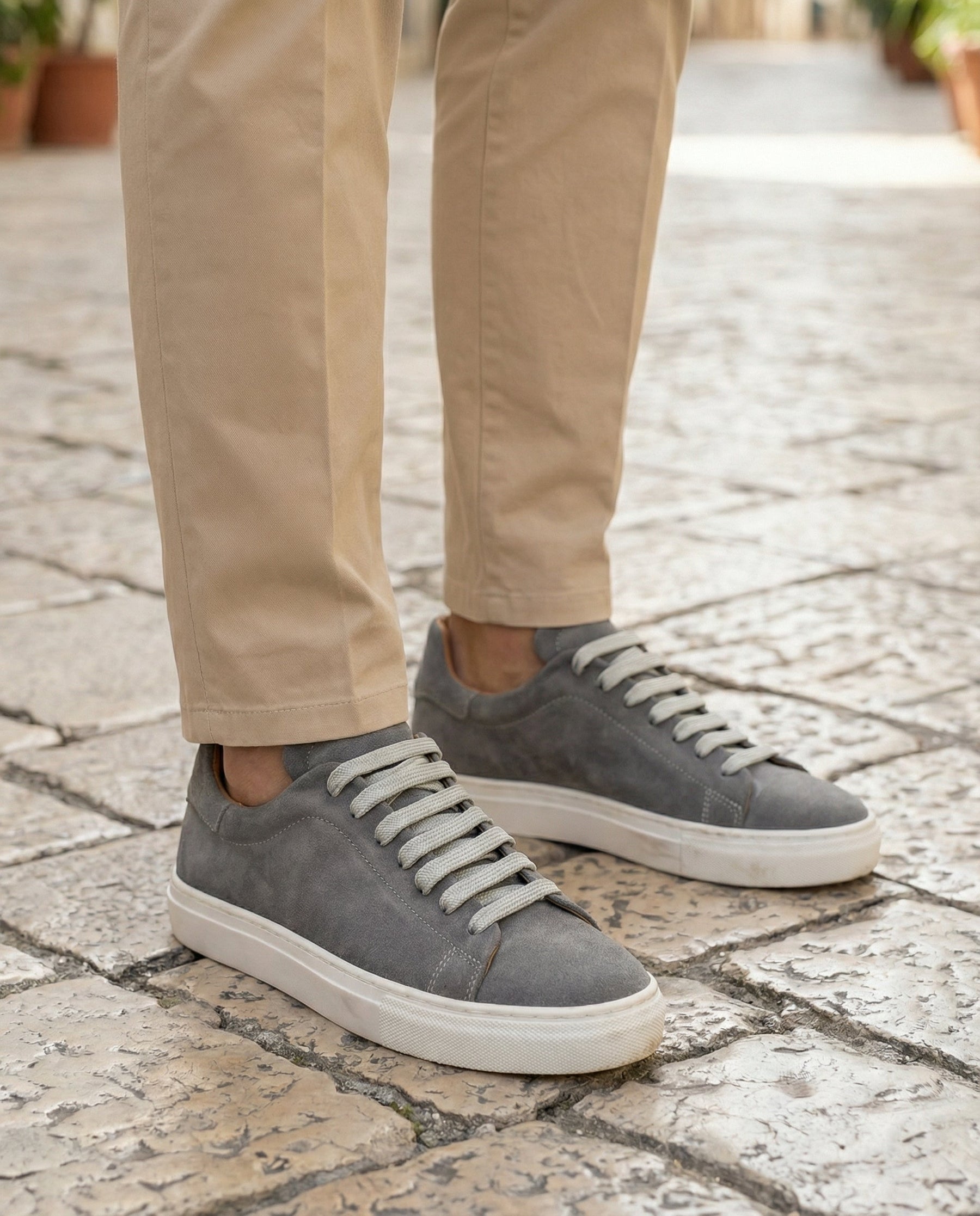 OSTUNI - Light Gray Suede