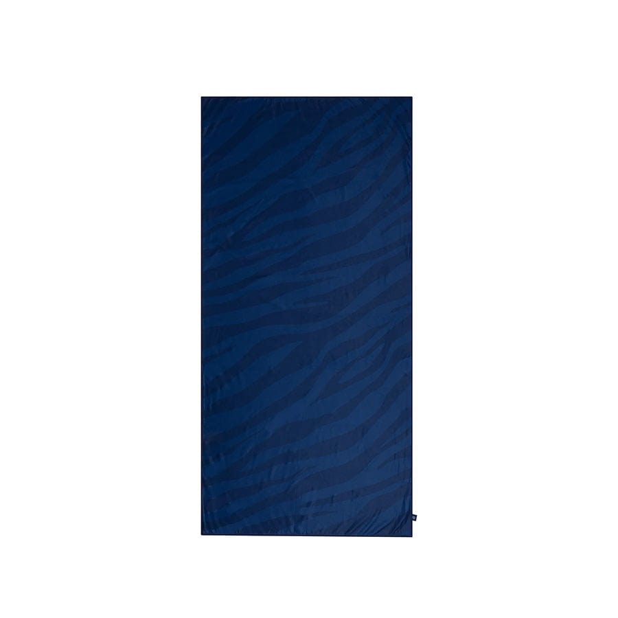 strandlaken-135x65cm-vibrant-stripes-blauw-swim-essentials-1