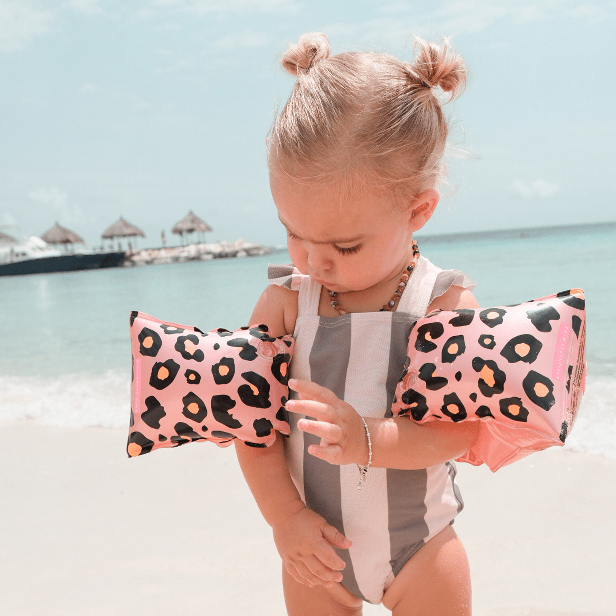 zwembandjes-0-2-jaar-rosé-panterprint-swim-essentials-5
