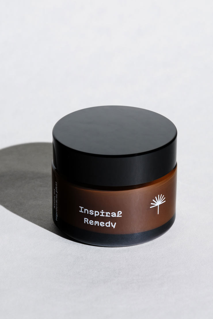 Regeneračný krém Inspiral Remedy Modrá púpava v sklenenom kelímku – detail produktu