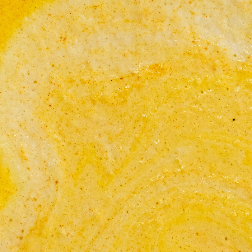 Gros plan sur le golden latte bio Magic Golden de nümorning après préparation