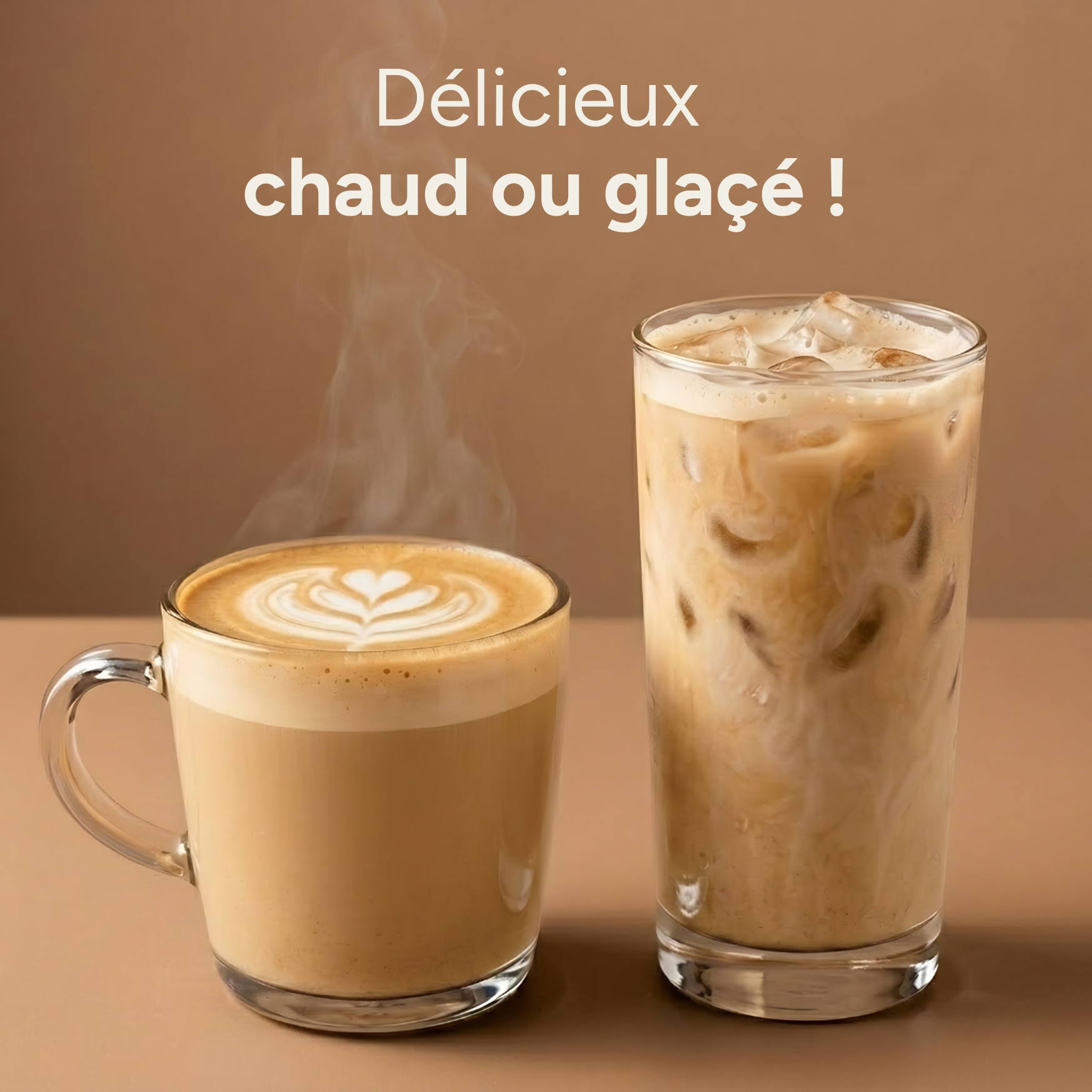 Chaï préparé à partir des épices chaï, servi chaud en tasse et glacé en verre