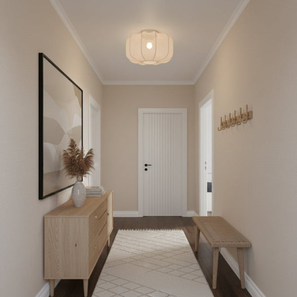 De crèmewitte plafondlamp Lecce voegt een warme, Japandi sfeer toe. Perfect voor een serene ambiance in huis.