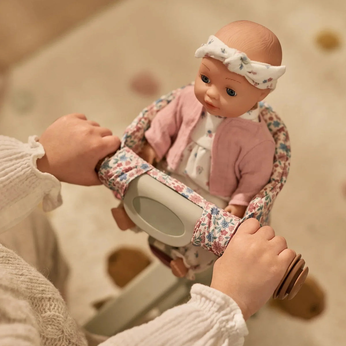 Little Dutch Philou mehka punčka dojenček v rožnatih oblačilih