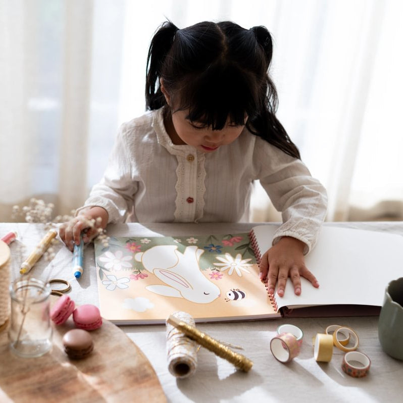 Little Dutch® Libro de Colorear Mágico Rosa y Amigos