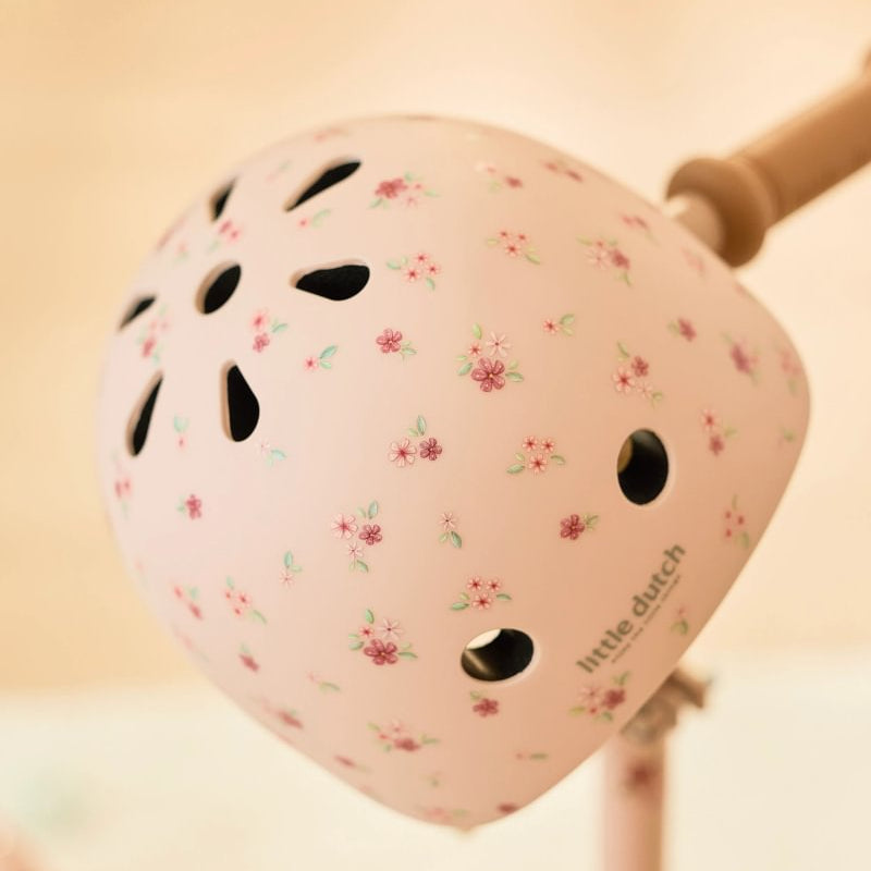 Cvetlični vzorec Fairy Floral na Little Dutch otroški čeladi
