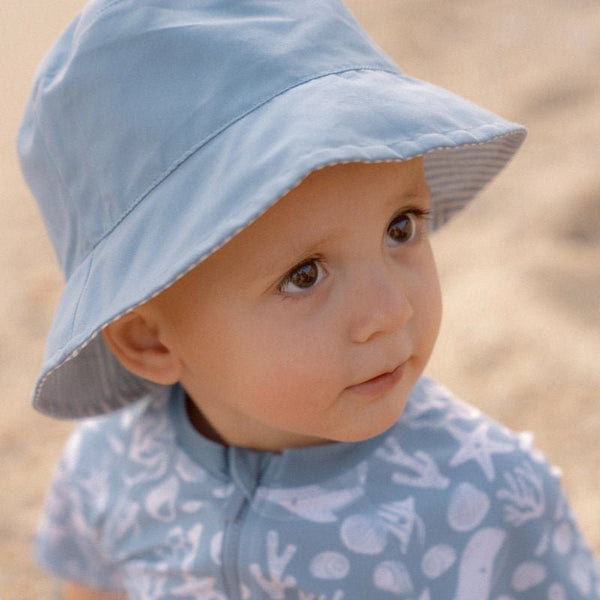 Little Dutch® Obojestranski klobuček Stripes Ocean Blue - PUFFI