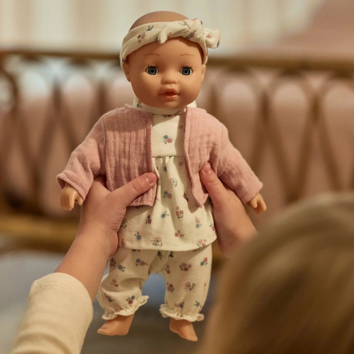 Little Dutch punčka Philou z zaprtimi očmi med spanjem