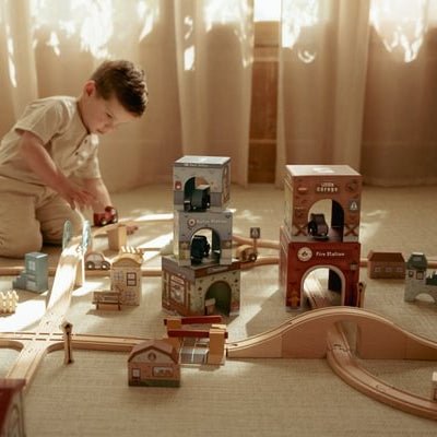 Little Dutch® Piramida iz kock z avtomobilčki - PUFFI