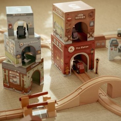 Little Dutch® Piramida iz kock z avtomobilčki - PUFFI