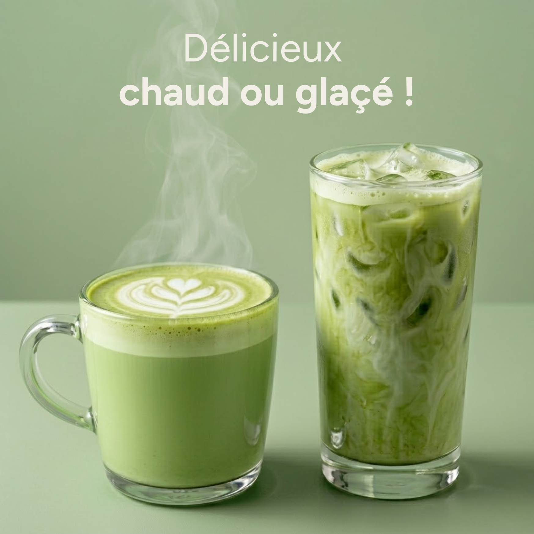 Matcha latte servi chaud en tasse et glacé en verre