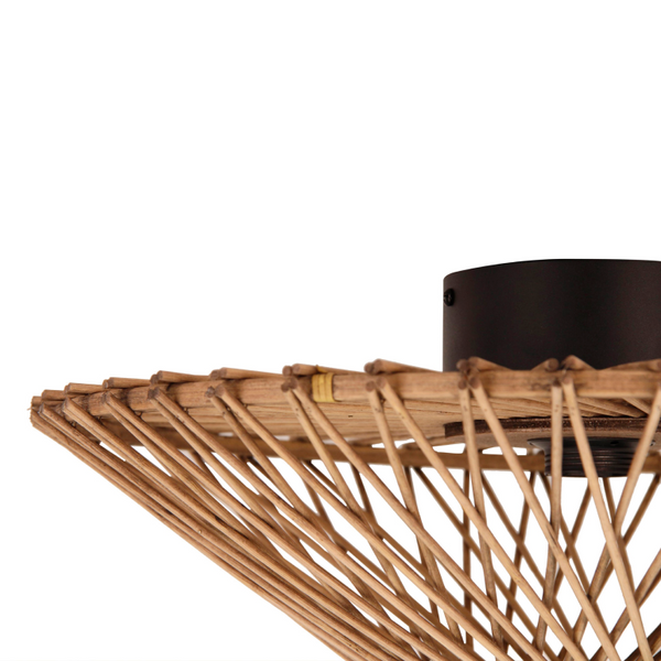 Natuurlijke schoonheid komt samen in deze bruin houten plafondlamp. Een unieke blikvanger voor moderne interieurs.