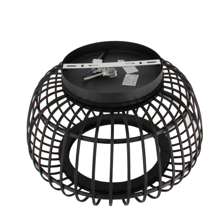 De zwarte Nature Trapeze plafondlamp straalt landelijke charme uit. Perfect voor een warme, gezellige sfeer in huis.