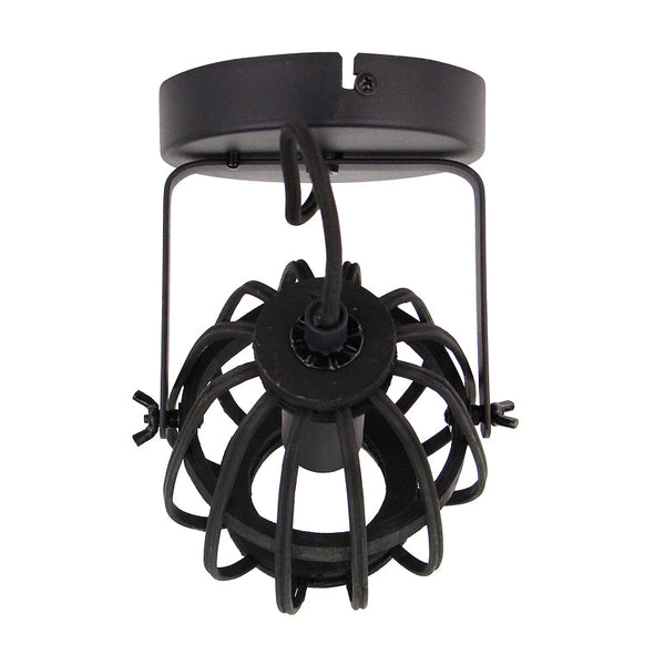 Bijzondere detailfoto van de zwarte Nature Trapeze plafondlamp. Deze landelijke lamp voegt een unieke charme toe aan elk