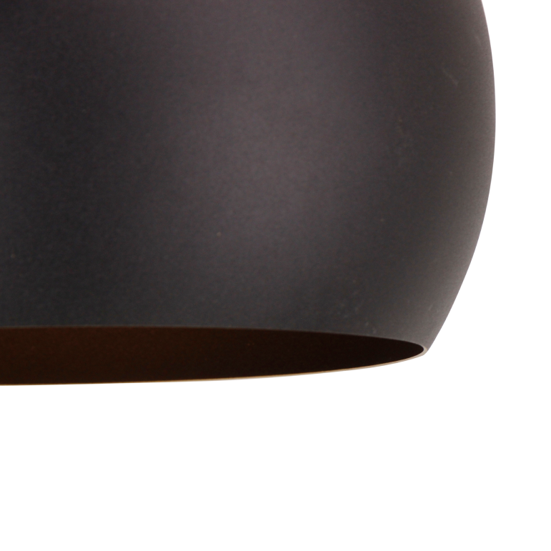 Deze zwarte plafondlamp uit de Occhio serie valt op door zijn strakke design. Ideaal voor een moderne binnenruimte.