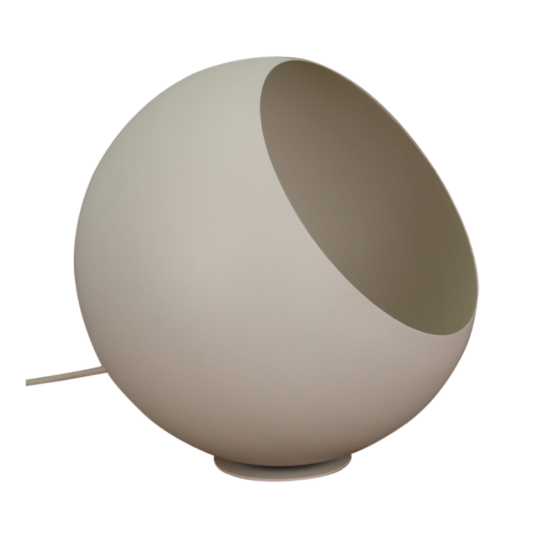 Moderne tafellamp in crème met een strakke vormgeving. Perfect voor een eigentijdse touch op elke tafel of bureau.