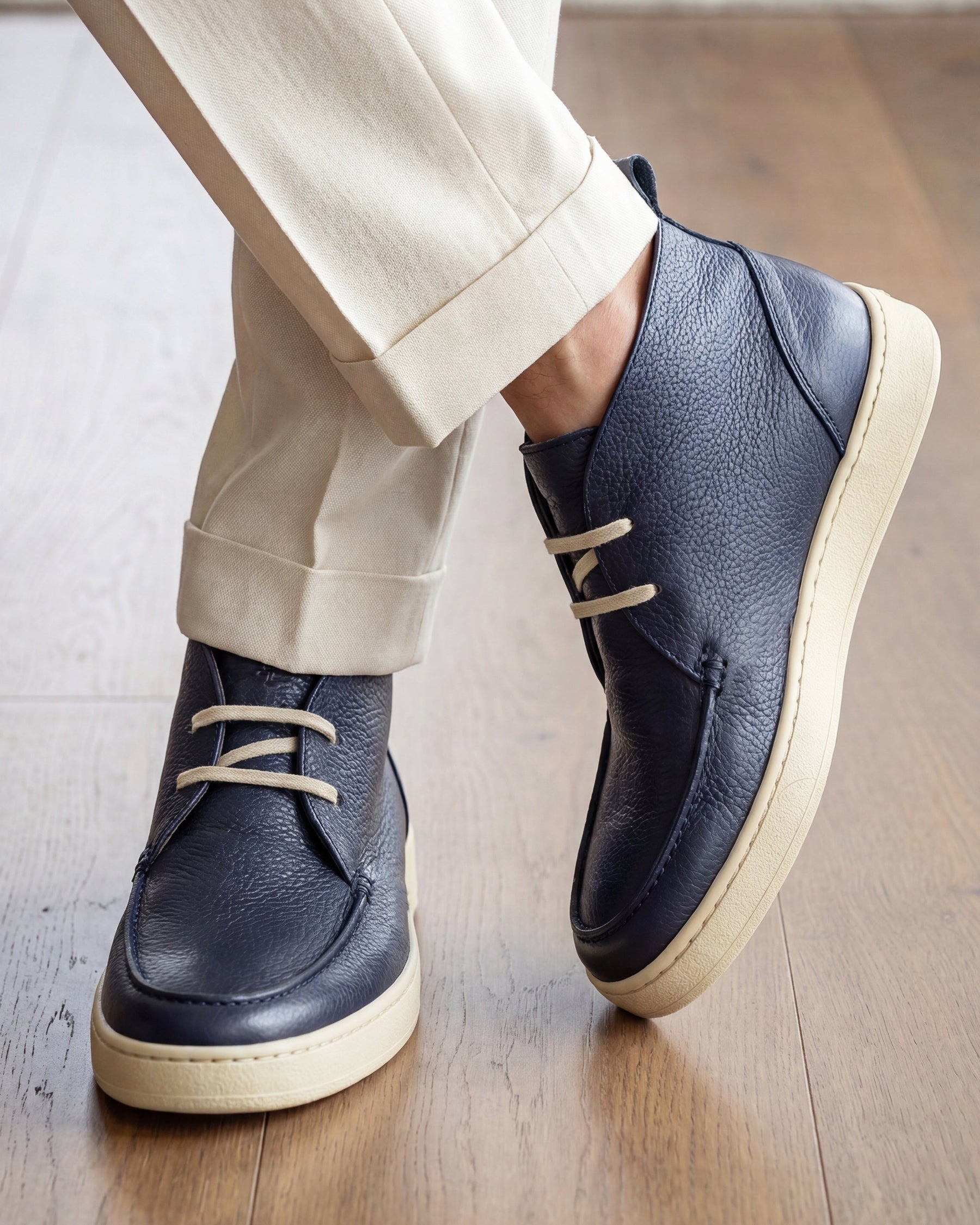 LEUCA - Blue Leather