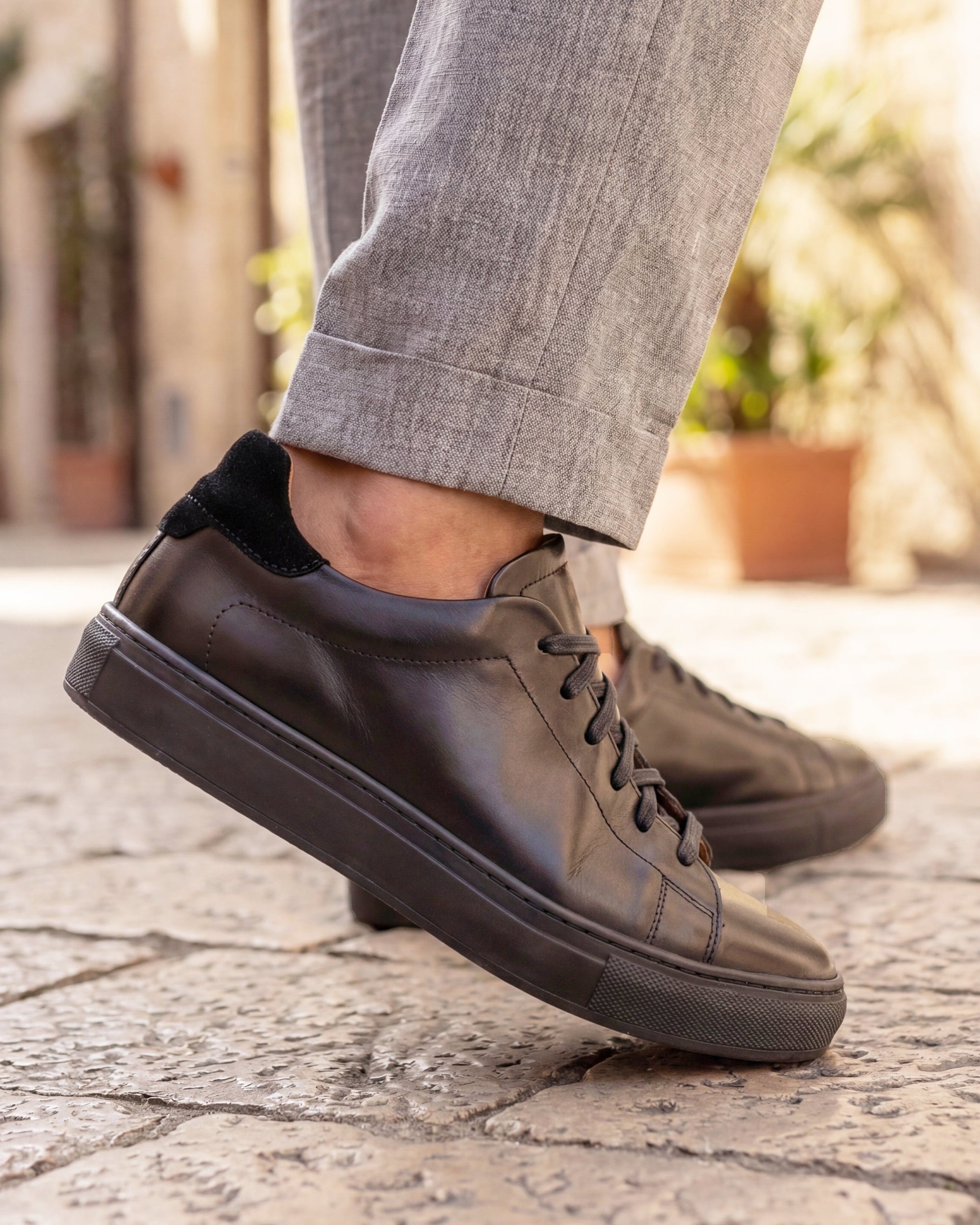 OSTUNI - Full Black