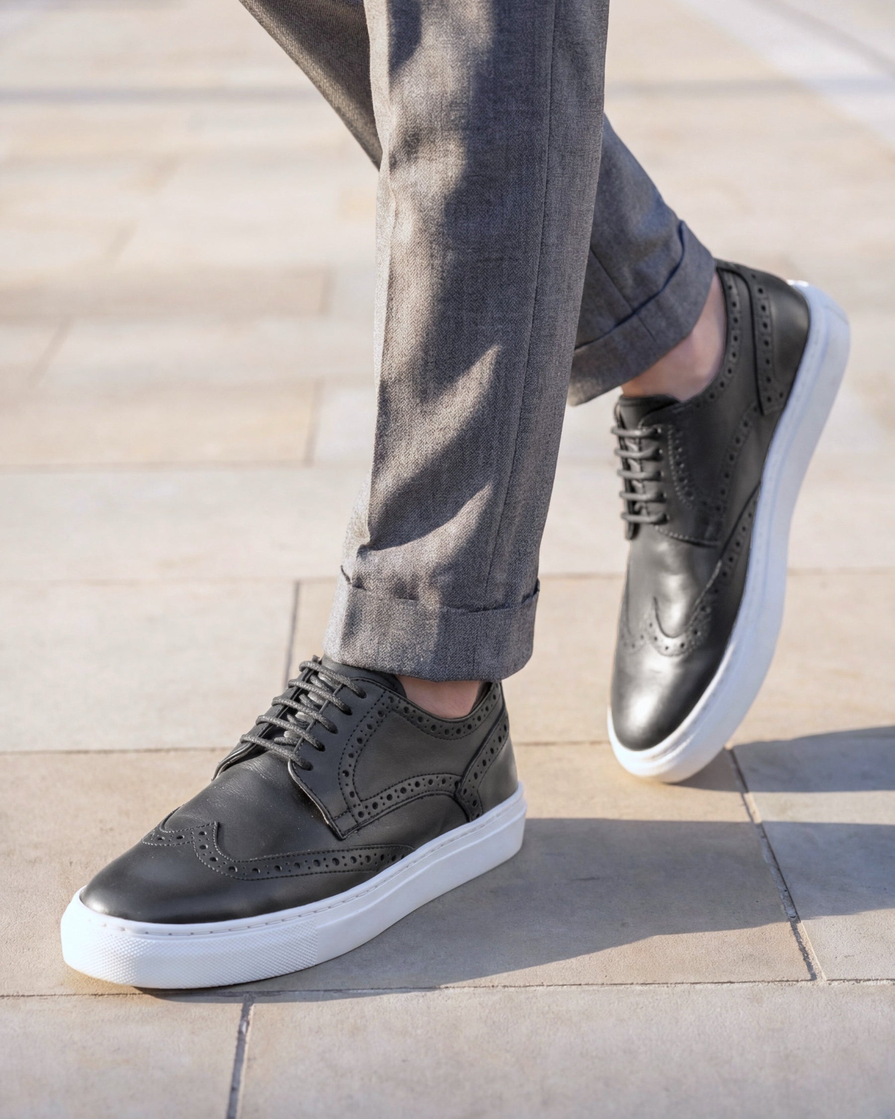 CAPRI - Black