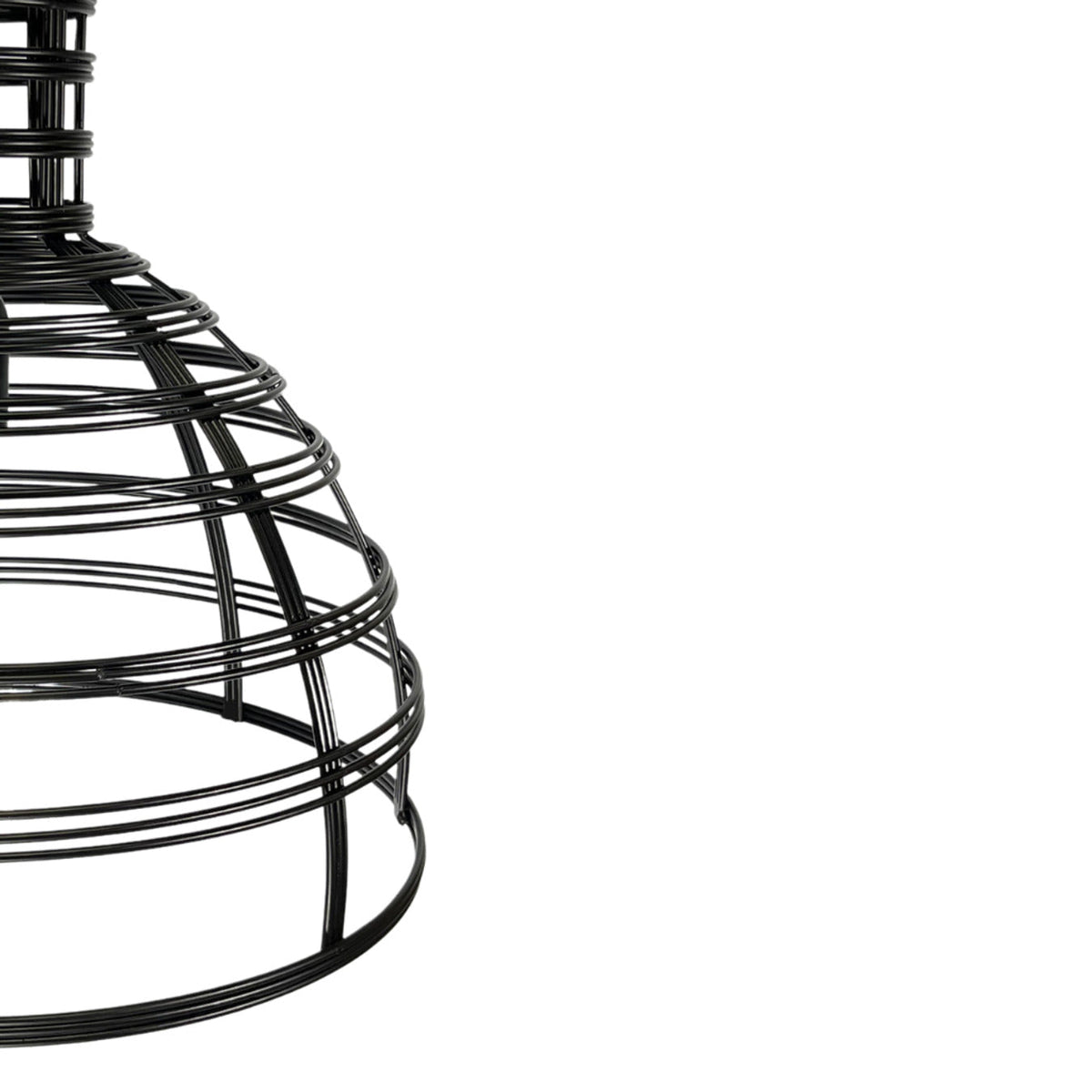 De zwarte hanglamp Filo heeft een industrieel design. Perfect voor een moderne eetkamer of sfeervolle woonkamer.