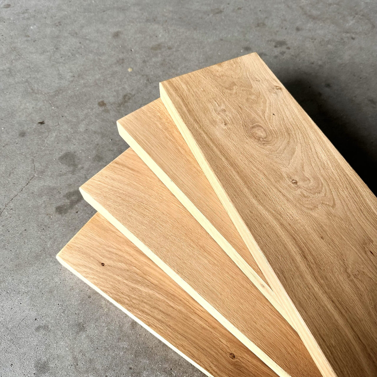Étagère en chêne laquée mate incolore - outlet