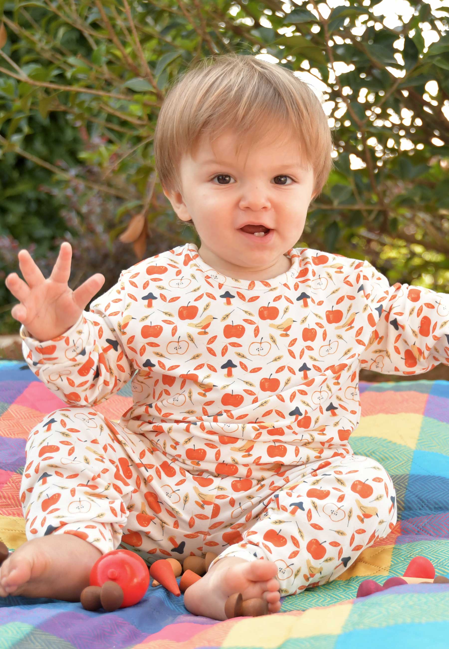 Two-Piece Bamboo Pajamas - Apples - Blue Balloon