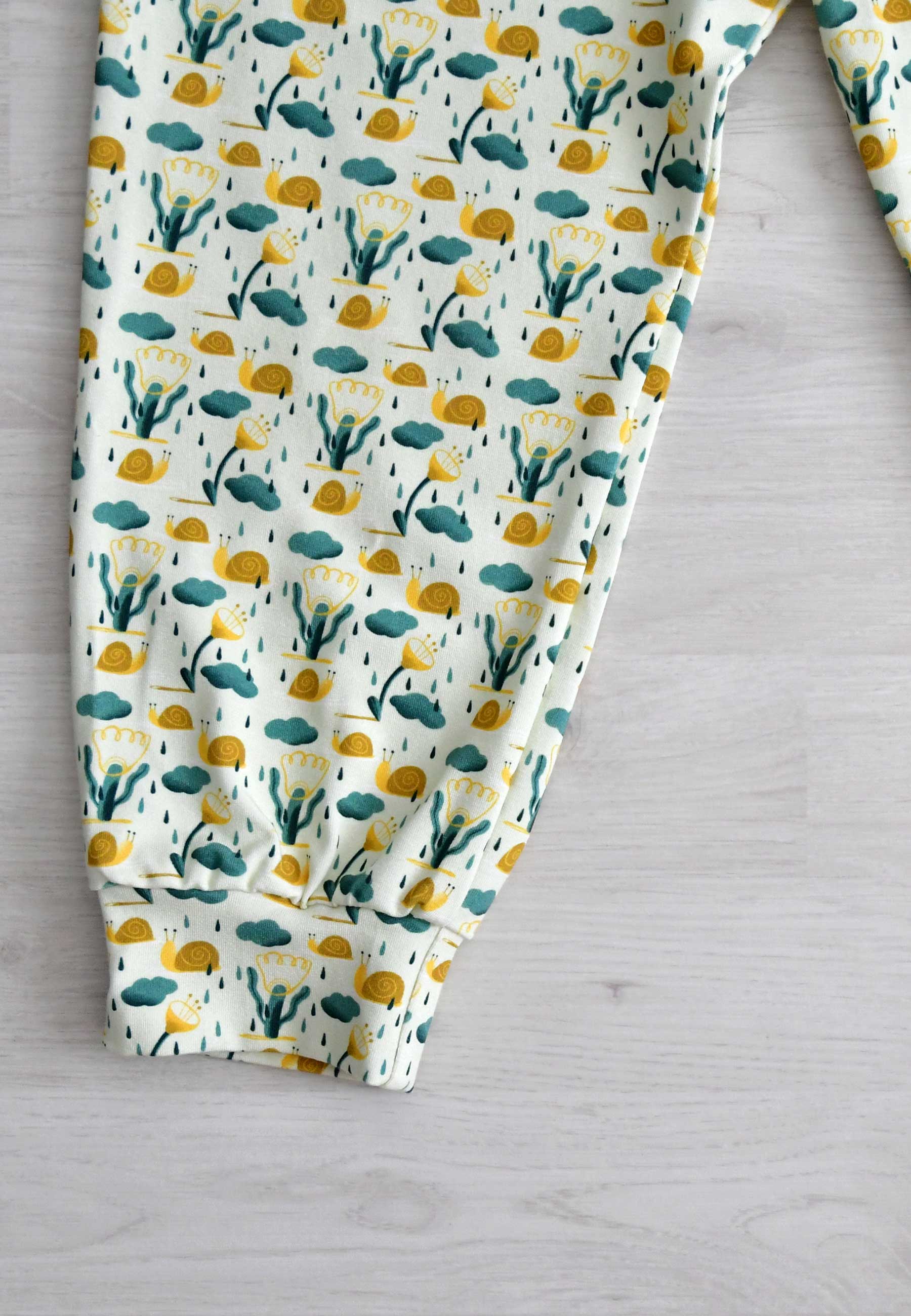 Two-Piece Bamboo Pajamas - Snails - Blue Balloon