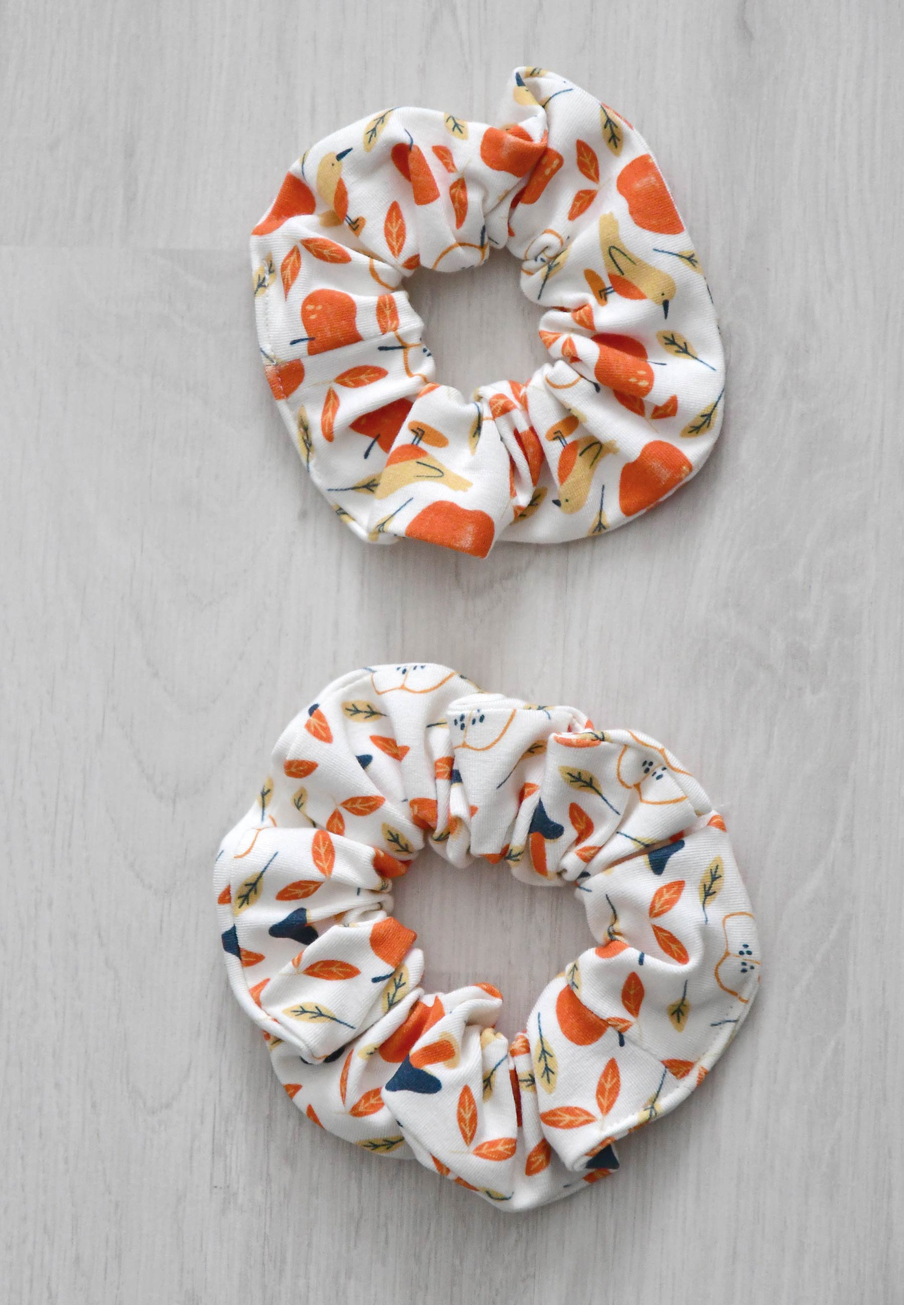 Bamboo Scrunchie - Apples - Blue Balloon